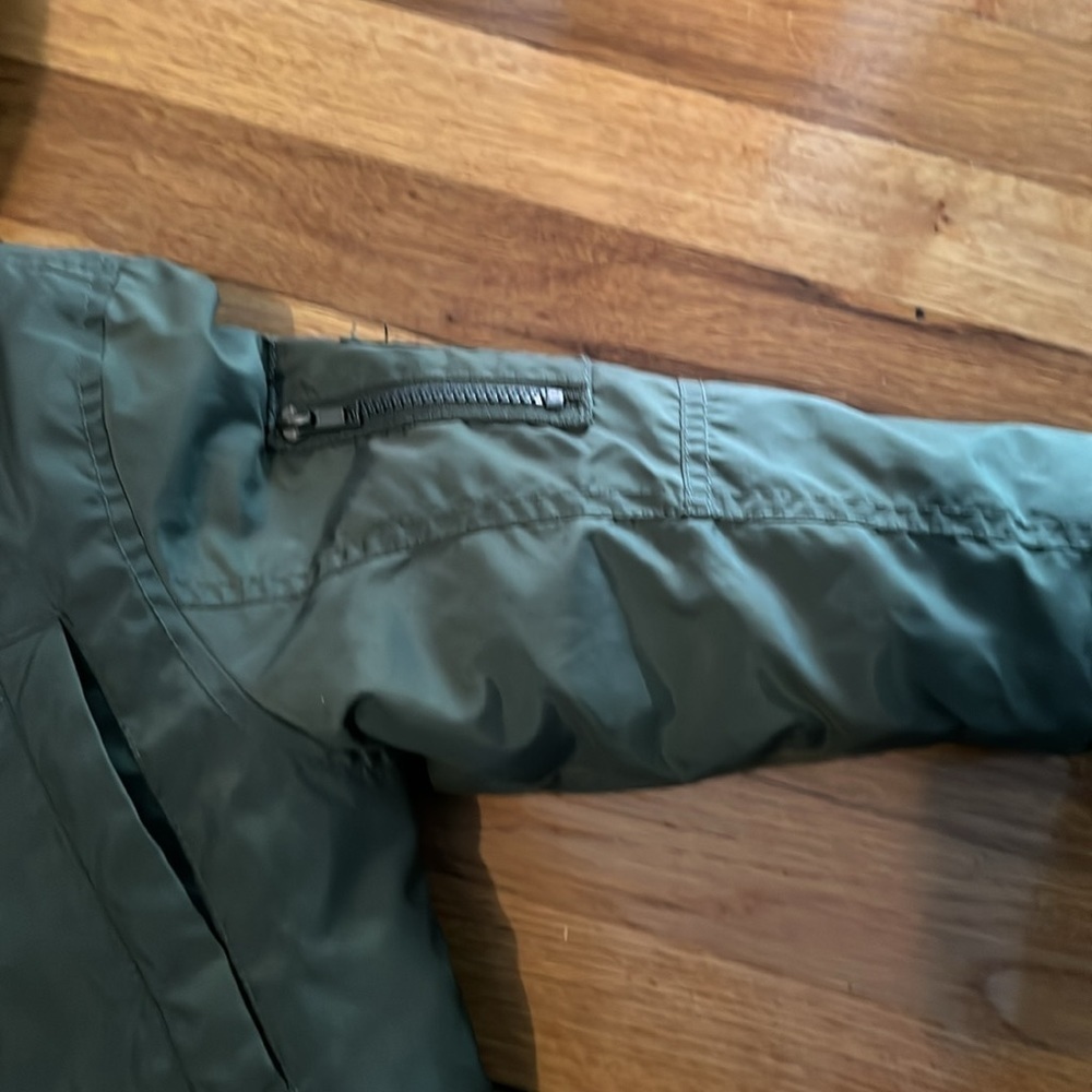 H&M military / olive green winter coat with detachable hood. Size 5-6Y - Picture 3 of 11